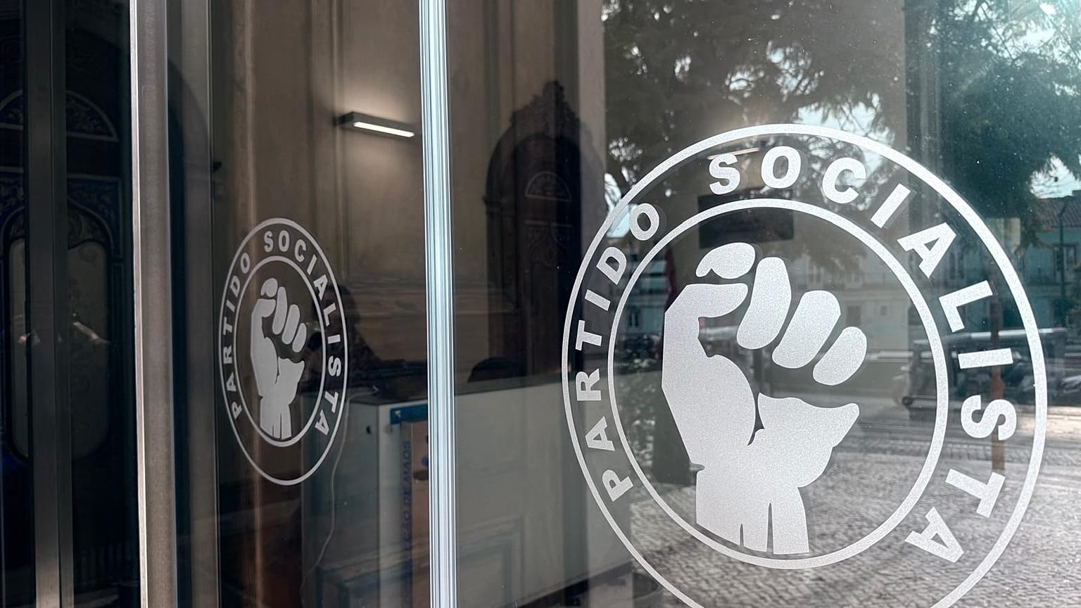 A entrada da sede do Partido Socialista em Lisboa