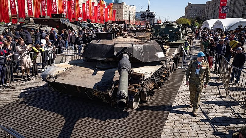 Amerikai tank-roncsok bemutatója Moszkvában