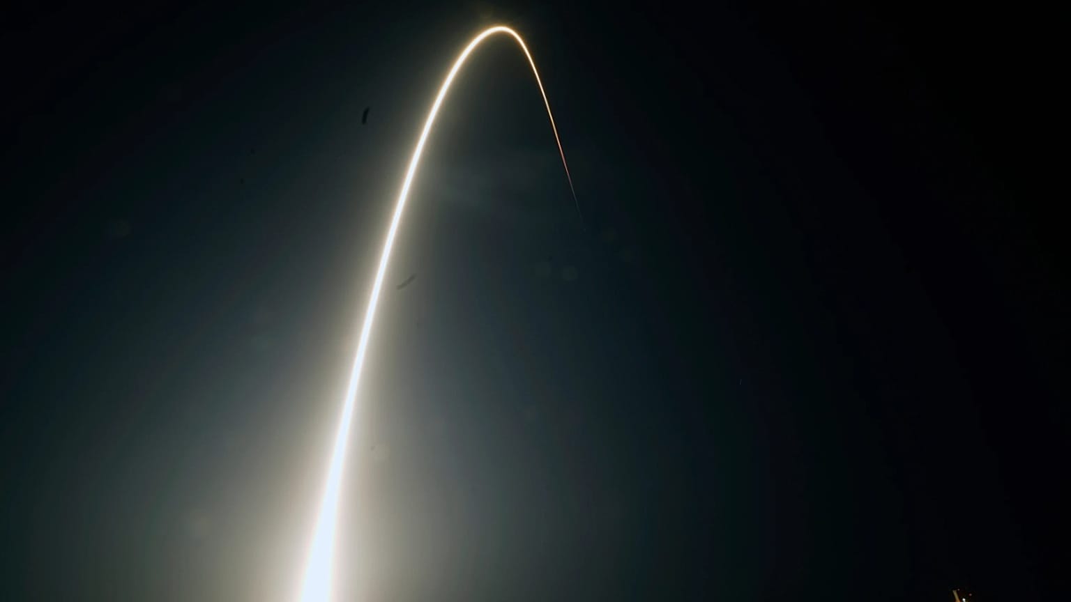Bir Falcon 9 roketiyle fırlatılan Starlink uydusu