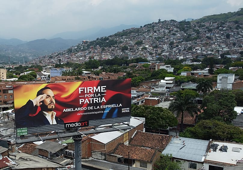 Un cartellone elettorale del candidato alla presidenza Abelardo de la Espriella, del movimento Defensores de la Patria, a Cali, Colombia, mercoledì 27 maggio 2026.