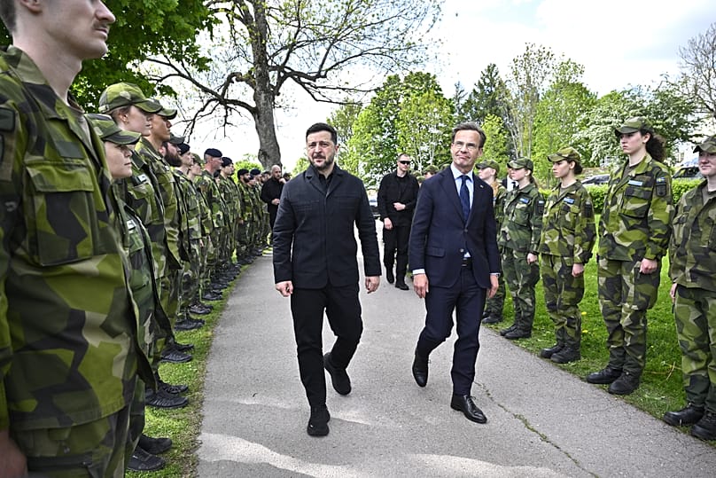 Sweden's Prime Minister Ulf Kristersson receives Ukraine's President Volodymyr Zelenskyy at the F16 air flotilla in Uppsala, 28 May, 2026