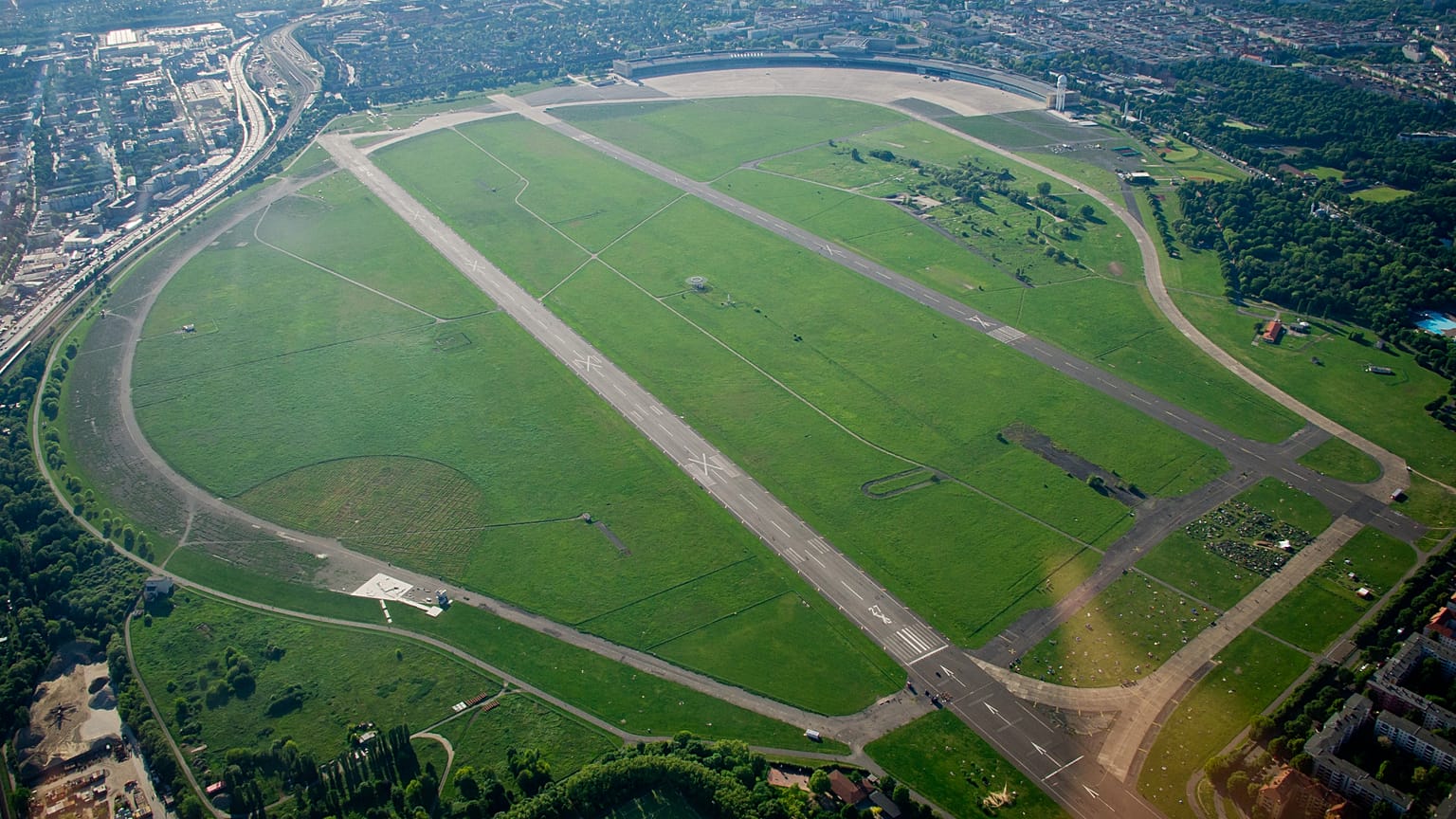Tempelhofer Feld (Park, ehemaliger Flughafen Tempelhof), fotografiert in Berlin, Deutschland, am 21. Mai 2014.