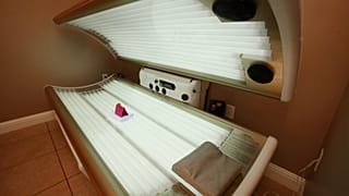 صورة أرشيفية - تُظهر هذه الصورة الأرشيفية بتاريخ 9 ديسمبر 2011 سرير تسمير مفتوح في ساكرامنتو، كاليفورنيا، في 18 ديسمبر 2015. (صورة من وكالة أسوشيتد برس/ريتش بيدرونسيلي، أرشيفي