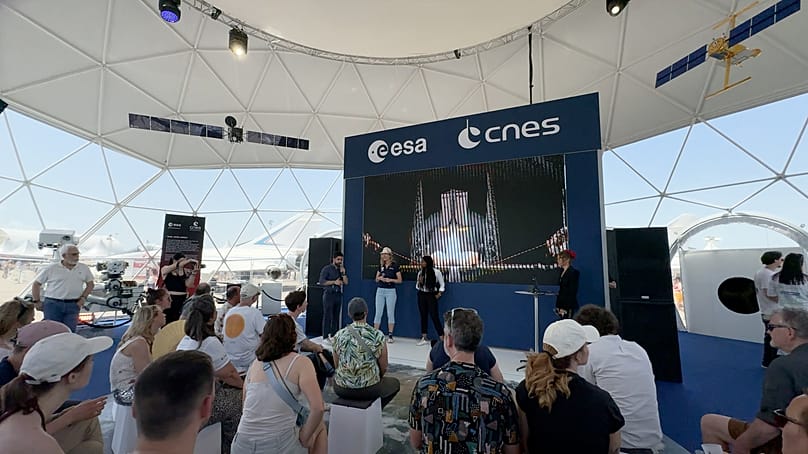 Sercem festiwalu jest CUPOLA, gdzie spotykają się artyści i eksperci z Europejskiej Agencji Kosmicznej (ESA) i Francuskiej Agencji Kosmicznej (CNES)