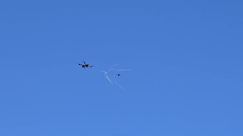 Das Einfangen der Drohne mit dem Netz