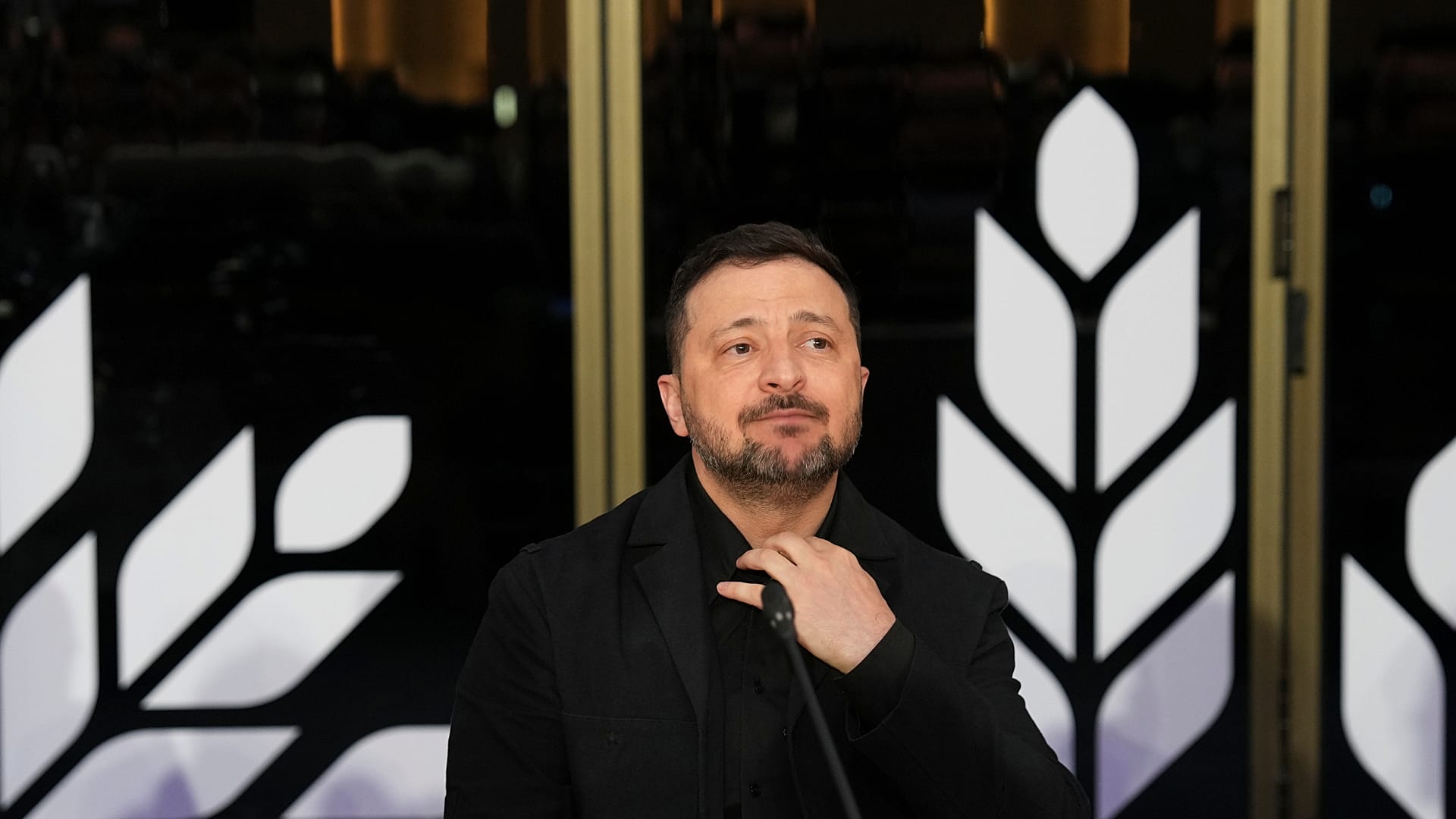 Poland Revokes Zelensky’s White Eagle Over UPA Renaming