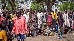 نازحون داخليا يتجمعون في مجمع كنيسة في أكوبو بولاية جونقلي بجنوب السودان، السبت 21 فبراير 2026.