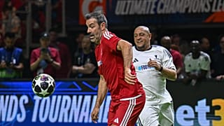 Robert Pirès és Roberto Carlos a Papp László Budapest Sportarénában