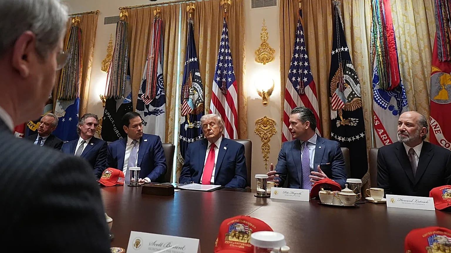 ABD Başkanı Donald Trump, 27 Mayıs 2026'da Beyaz Saray'da yapılan kabine toplantısına katılıyor