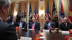 ABD Başkanı Donald Trump, 27 Mayıs 2026'da Beyaz Saray'da yapılan kabine toplantısına katılıyor