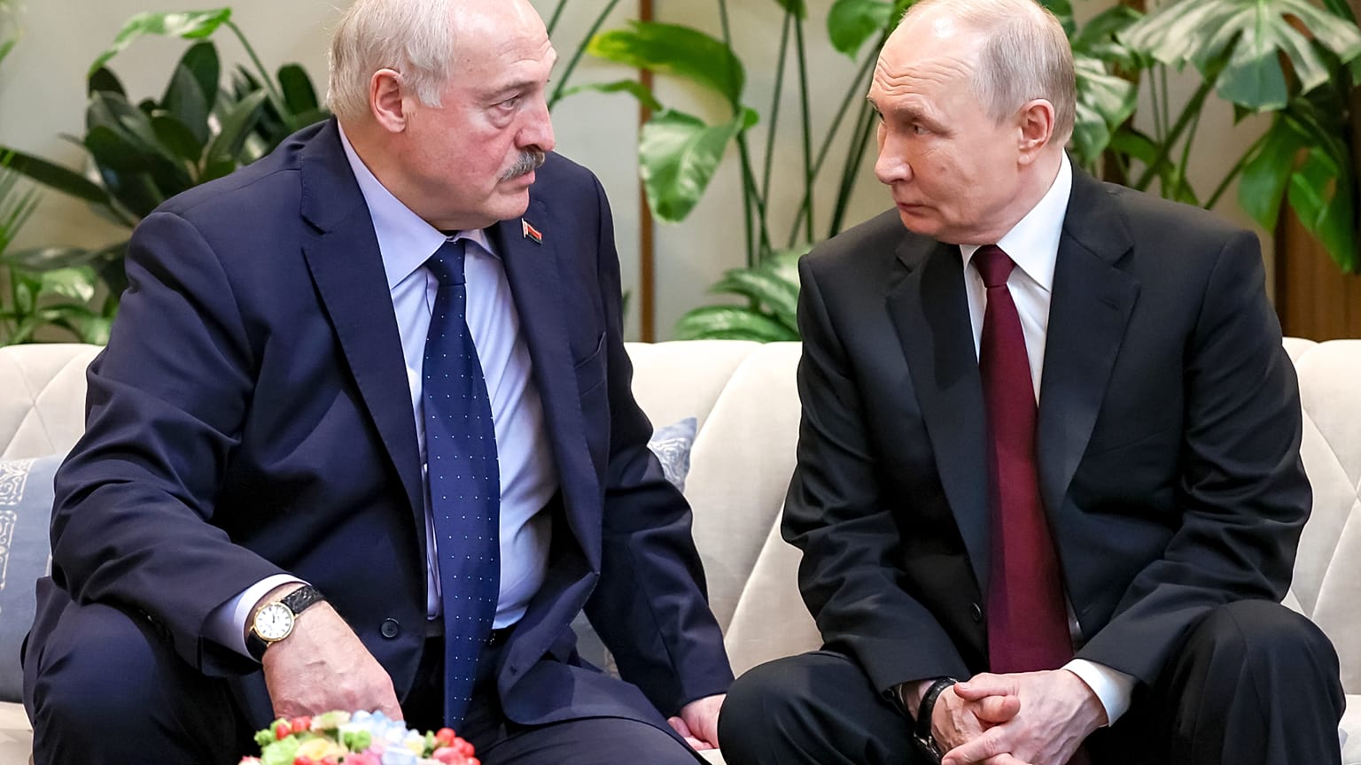 Лукашенко и Путин на саммите в Астане