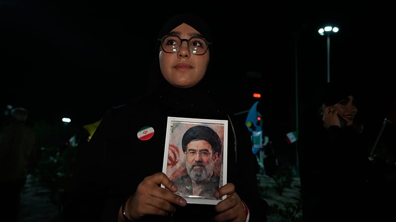 من يحكم إيران بعد علي خامنئي؟ تقرير بريطاني يكشف صراعاً خفياً داخل الحرس الثوري 