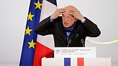 Der französische Philosoph und Soziologe Edgar Morin hält im Élysée-Palast in Paris eine Rede. Anlass ist sein hundertster Geburtstag am Donnerstag, dem achten Juli 2021.