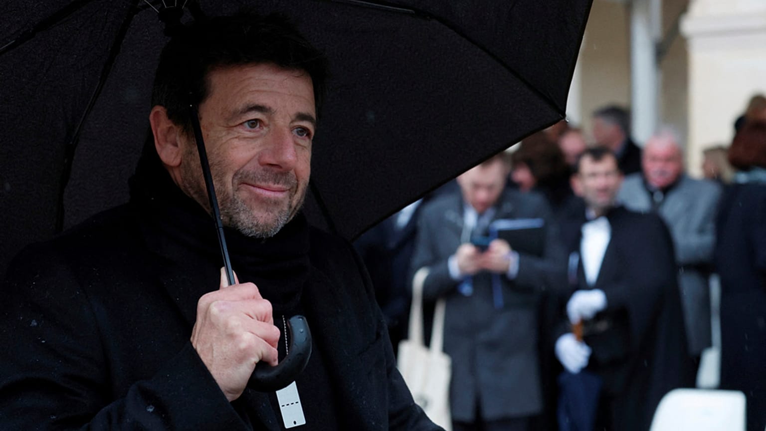 Le chanteur français Patrick Bruel à une cérémonie en hommage aux victimes françaises de l'attaque perpétrée par le Hamas en octobre 2023, le mercredi 7 février 2024.