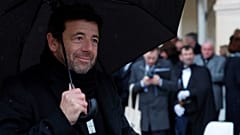 Der französische Sänger Patrick Bruel bei einer Gedenkfeier für die französischen Opfer des Hamas-Angriffs im Oktober 2023 am Mittwoch, dem siebten Februar 2024.