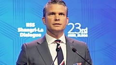 الولايات المتحدة وزير الدفاع بيت هيجسيث يلقي خطابه خلال حوار شانغريلا، المنتدى الدفاعي والأمني السنوي في آسيا، في سنغافورة، السبت 30 مايو 2026. 