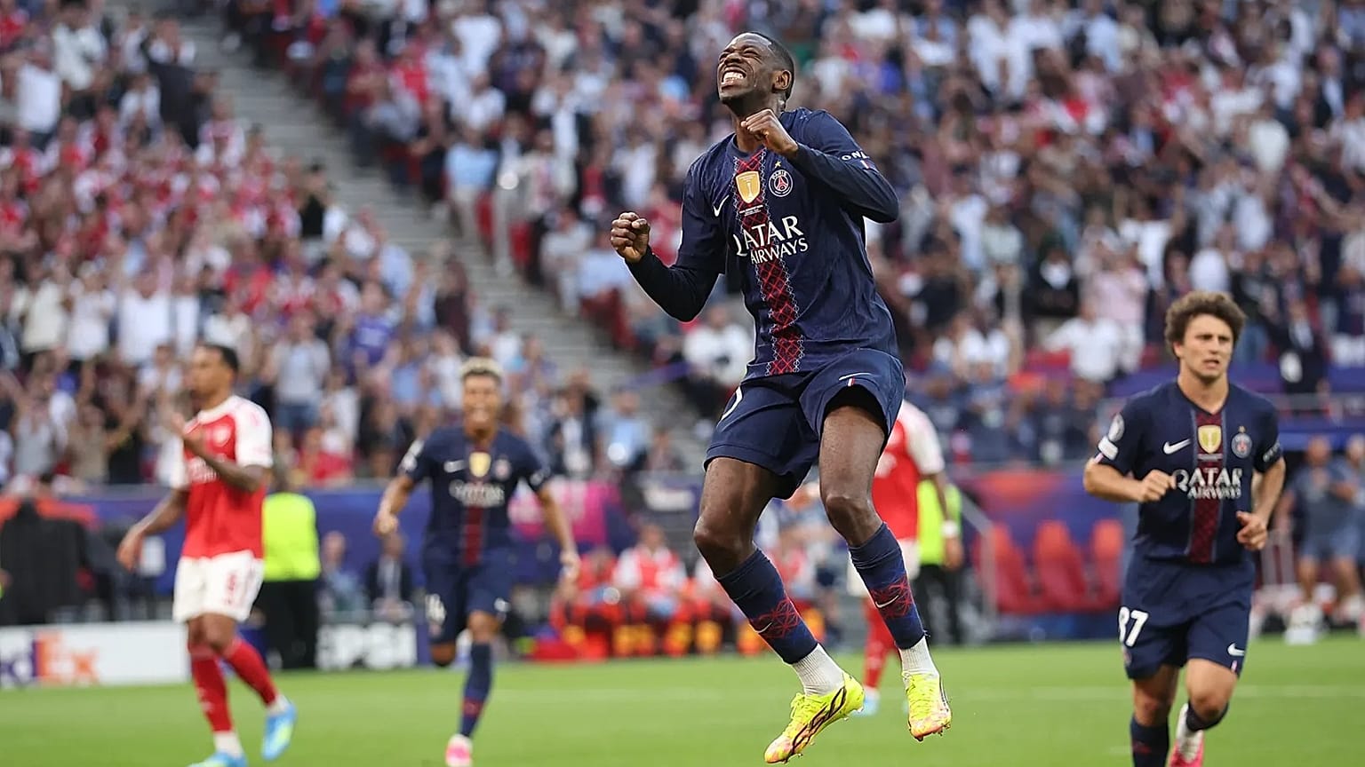 Festejo de Dembelé após o golo por grande penalidade