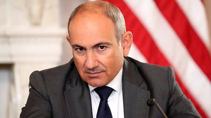 Anket: Ermenistan Başbakanı Paşinyan seçimlerde ezici bir zafere doğru ilerliyor