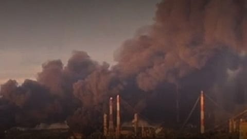 Fire at Saratov oil refinery