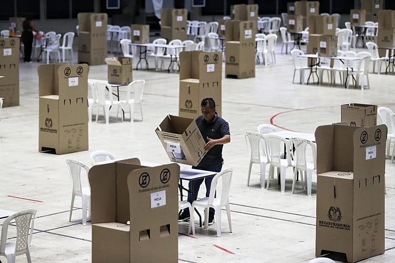 Preparación de mesas electorales para las Eleccione de Colombia, 30 de mayo de 2026