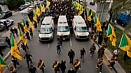 حضر أعضاء من جماعة مسلحة شيعية عراقية جنازة مقاتل من كتائب حزب الله، قُتل في غارة جوية أمريكية في محافظة البصرة جنوب بغداد، العراق، الأربعاء 8 أبريل/نيسان 2026.