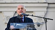 Baka András  a bírók és az igazságszolgáltatás függetlenségéért rendezett demonstráción az Igazságügyi Minisztérium épületénél 2025. február 22-én.