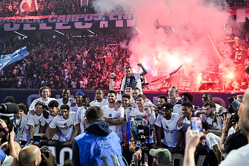 Les supporters du PSG font la fête au Parc des Princes à Paris, le dimanche 31 mai 2026, après la victoire de l'équipe en Ligue des champions