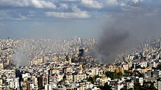 يتصاعد الدخان من أحياء استهدفتها غارات جوية إسرائيلية في الضاحية الجنوبية لبيروت، لبنان، الأربعاء 2 أكتوبر/تشرين الأول 2024