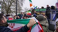 مظاهرتان مؤيدة ومعارضة للنظام الإيراني في لندن يوم 7 مارس/آذار 2026 وسط إجراءات أمنية لمنع الاحتكاك بين الطرفين.