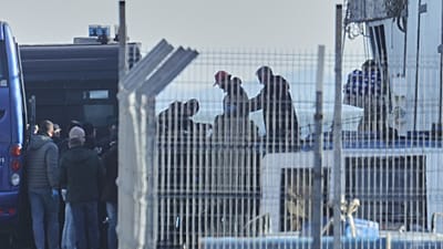 Italian authorities transferring irregular migrants to an Italian-run migration detention center in Shengjin, Albania. This centre is considered as a model for the return hubs