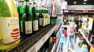 Półka  z alkoholami w sklepie w Warszawie, 22 sierpnia, 2014 r.