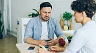 In vielen Ländern der Welt brechen die Geburtenraten ein.