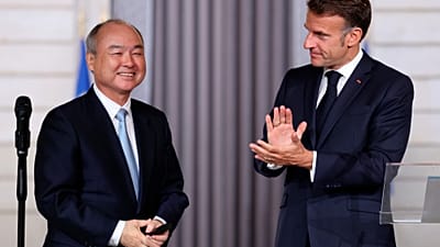 Le président français Emmanuel Macron et Masayoshi Son, PDG du groupe SoftBank, après une déclaration commune au palais de l’Élysée, à Paris, le lundi 1er juin 2026