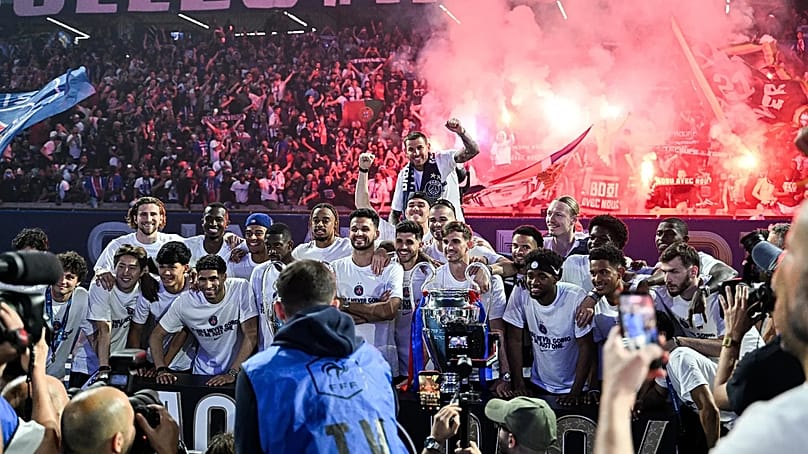 PSG-Fans feiern im Parc des Princes in Paris am Sonntag, dem 31. Mai 2026, nach dem Sieg der Mannschaft in der Champions League