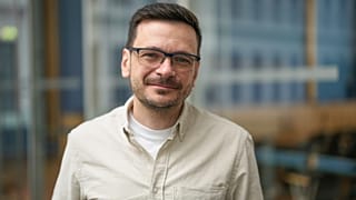 Илья Яшин анонсирует название партии. Демонстрационное фото.