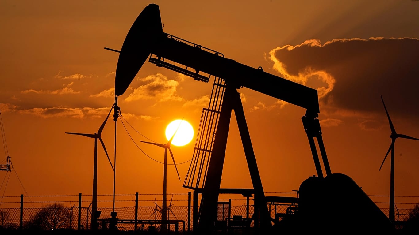 Wind and solar leapfrog fossil fuels in Germany