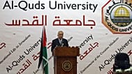 رئيس الوزراء الفلسطيني السابق سلام فياض يلقي كلمة في جامعة القدس ببلدة أبو ديس قرب القدس، في 22 يونيو/حزيران 2009