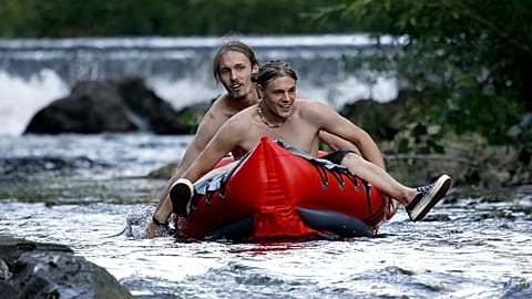 Der höchste Wasserfall Deutschlands ist etwa 470 Meter hoch. Mit dem Schlauchboot darf man dort nicht mehr fahren.