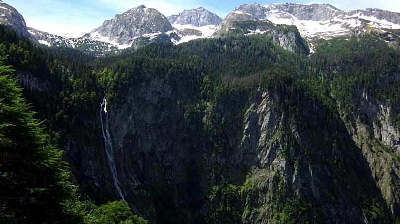 Der Röthbachfall ergießt sich mehrere hundert Meter in den Berchtesgadener Alpen südlich vom Königssee.