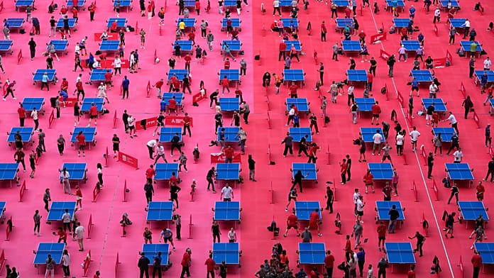 Vídeo: 7.000 jugadores compiten en un festival gigante de tenis de mesa en Moscú