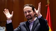 ARCHIVO: l líder de Podemos, Pablo Iglesias, gesticula tras recibir su maletín ministerial en Madrid, el 13 de enero de 2020.