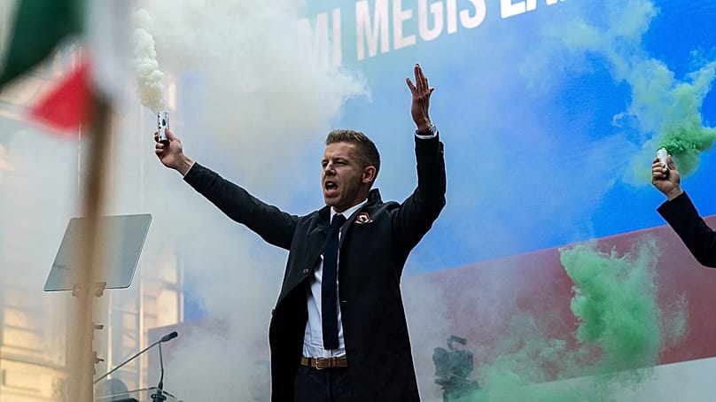 Magyar am Ungarischen Nationalfeiertag. Bei der Wahl hat sich seine Partei die Zweidrittelmehrheit gesichert.