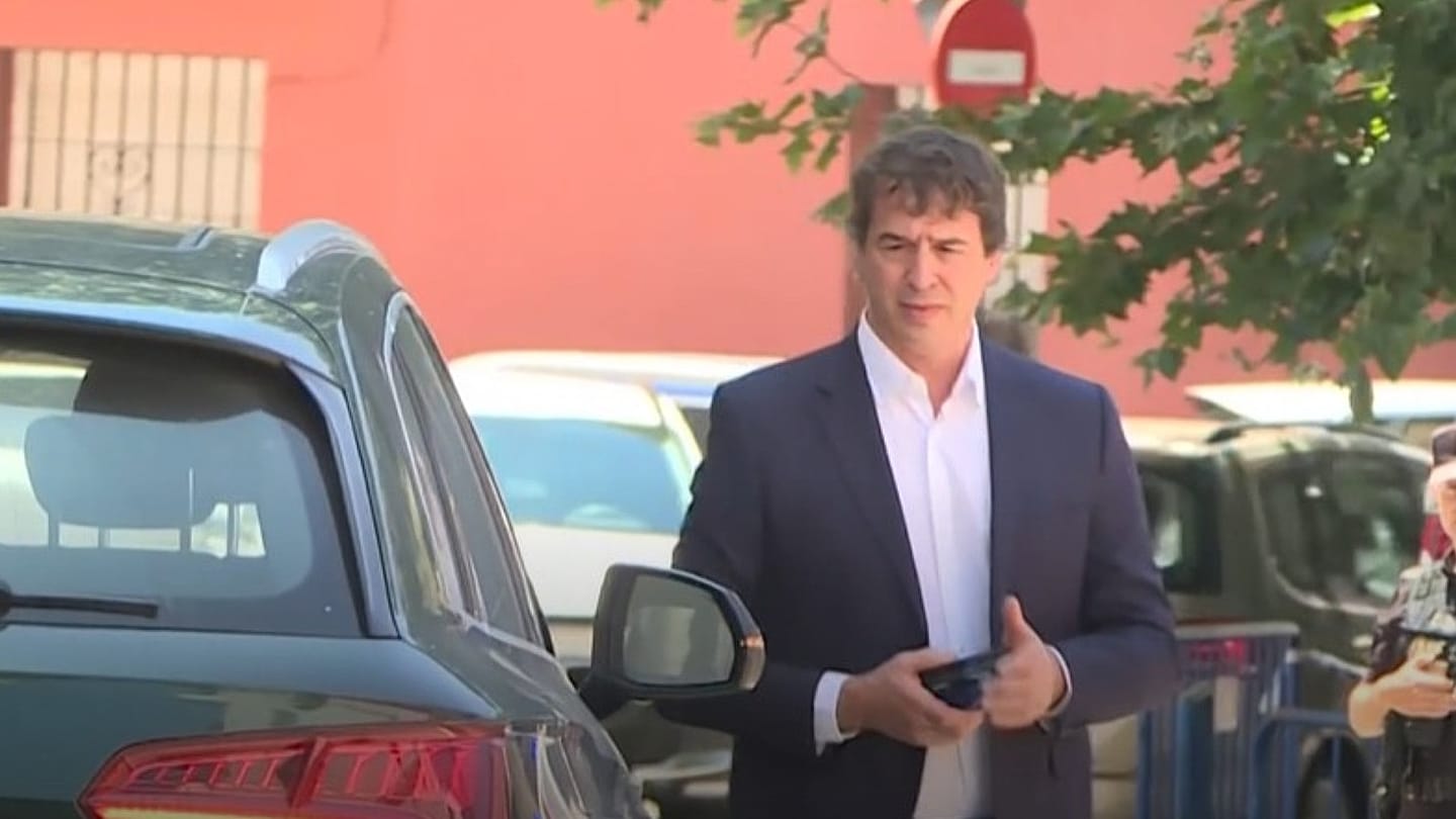 El tribunal retira uno de los cargos contra el hermano de Sánchez, pero  rechaza anular el juicio | Euronews