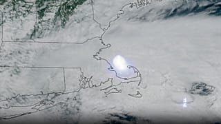 Loud booms heard in Massachusetts after meteor enters atmosphere near border with New Hampshire