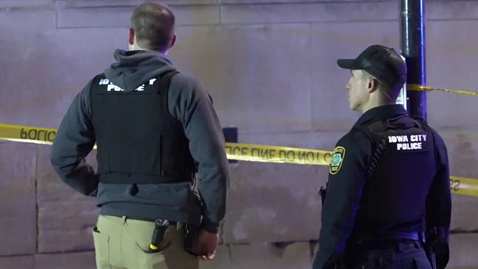 شرطة مدينة أيوا في موقع حادث إطلاق نار قرب جامعة أيوا بوسط المدينة،19 أبريل/نيسان 2026