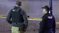 شرطة مدينة أيوا في موقع حادث إطلاق نار قرب جامعة أيوا بوسط المدينة،19 أبريل/نيسان 2026