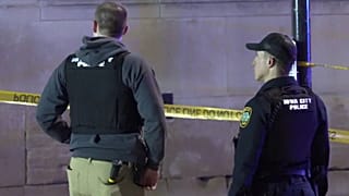 شرطة مدينة أيوا في موقع حادث إطلاق نار قرب جامعة أيوا بوسط المدينة،19 أبريل/نيسان 2026