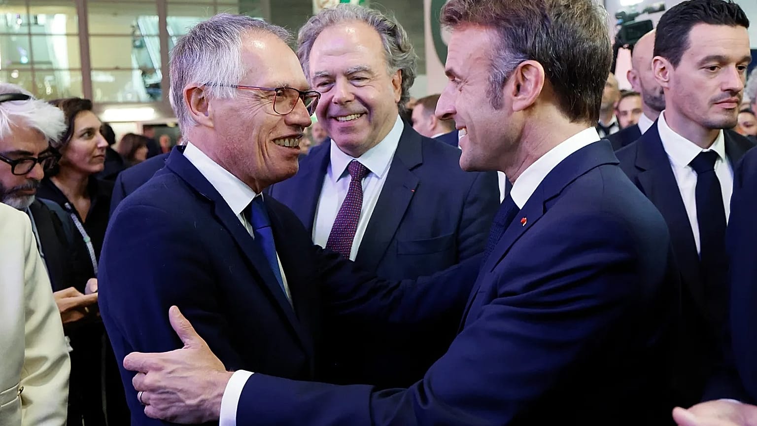 File - French President Emmanuel Macron cheers Stellantis CEO Carlos Tavares at the Paris Auto Show in Paris. 14 Oct. 2024
