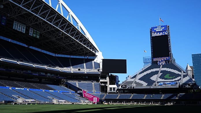 Viaggio a Seattle: guida turistica alla città ospitante della Coppa del Mondo 2026 1 Vista di Seattle con lo stadio Lumen Field e il centro città