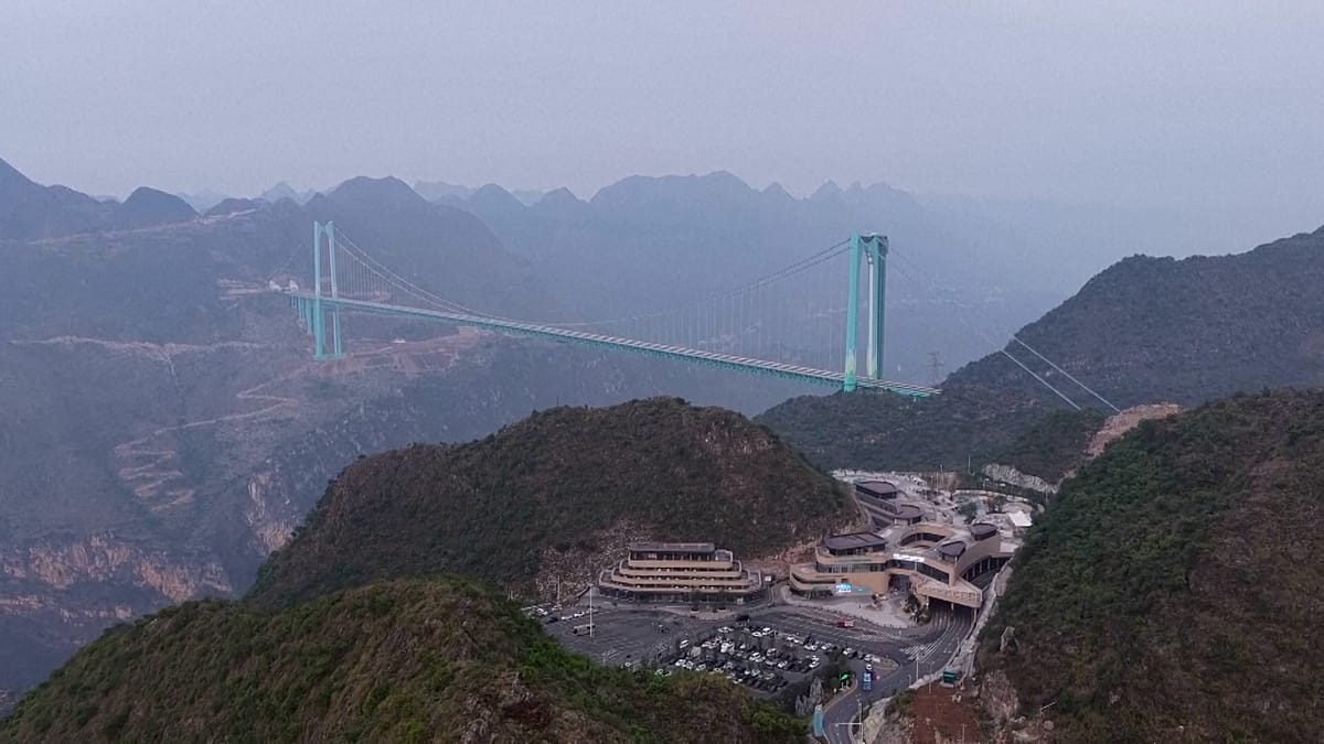 China's highest bridge attracts millions of visitors
